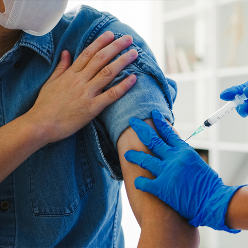  تزریق واکسن کرونا به منظور پیشگیری از این بیماری ضروری است